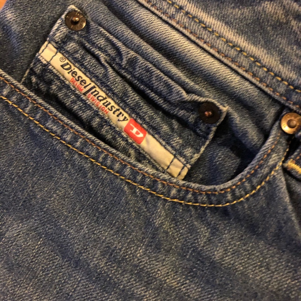 Diesel mens 36x34 regular wash jean.